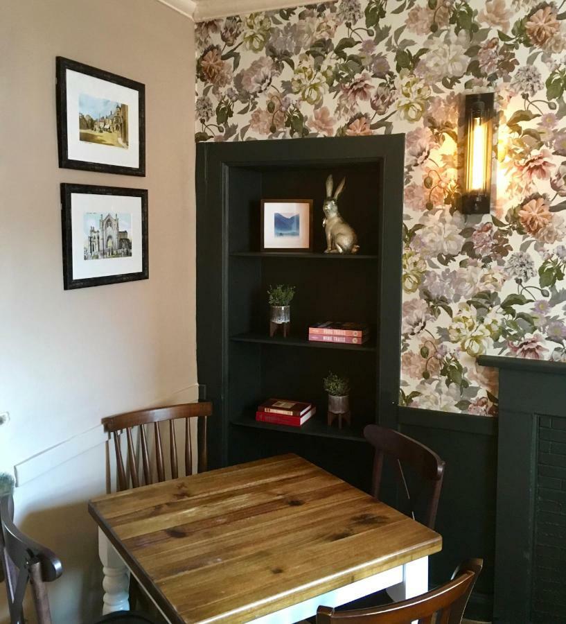 Kings Arms Hotel 멜로스 외부 사진